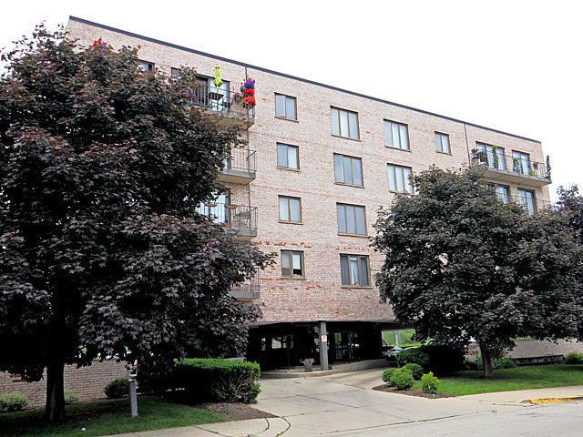 1660 E Thacker St #1c, Des Plaines, IL 60016 photo 1
