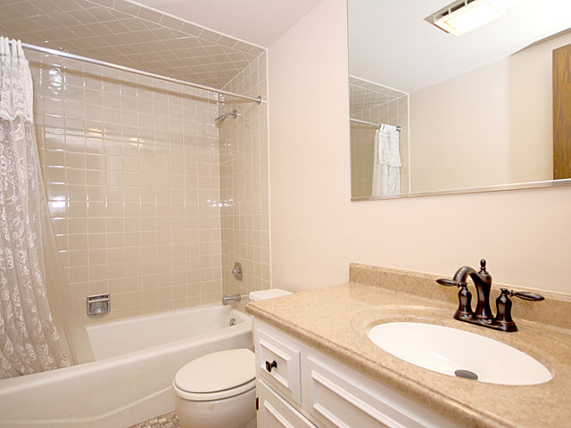 1660 E Thacker St #1c, Des Plaines, IL 60016 photo 3