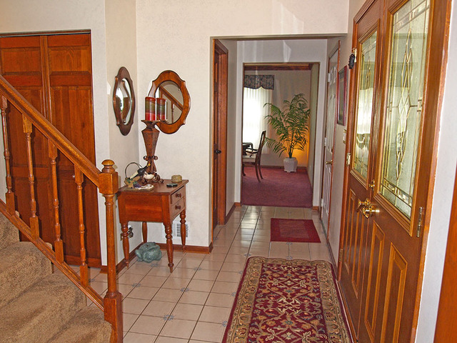 657 Wainsford Dr, Hoffman Estates, IL 60169 photo 2