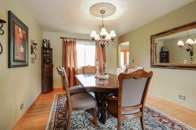 1720 E Aztec Ln, Mount Prospect, IL 60056 photo 4