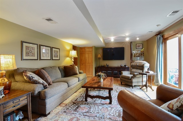 1720 E Aztec Ln, Mount Prospect, IL 60056 photo 8