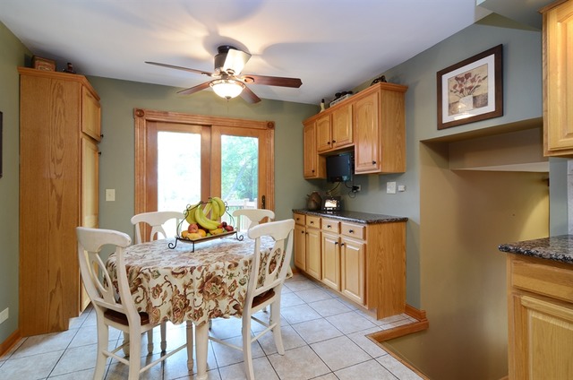 1720 E Aztec Ln, Mount Prospect, IL 60056 photo 6