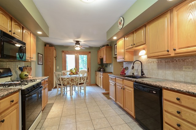 1720 E Aztec Ln, Mount Prospect, IL 60056 photo 5