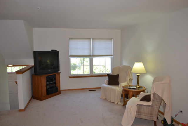 725 River Walk Dr, Wheeling, IL 60090 photo 2