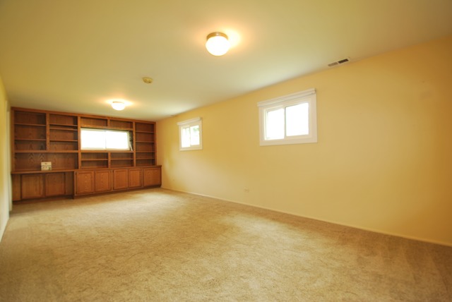 725 Maple Ln, Hoffman Estates, IL 60169 photo 10