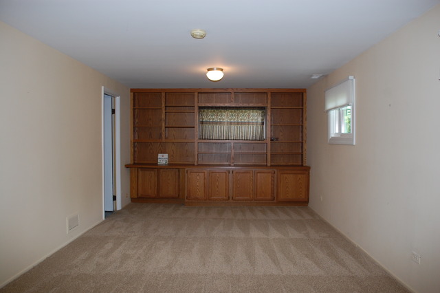725 Maple Ln, Hoffman Estates, IL 60169 photo 9