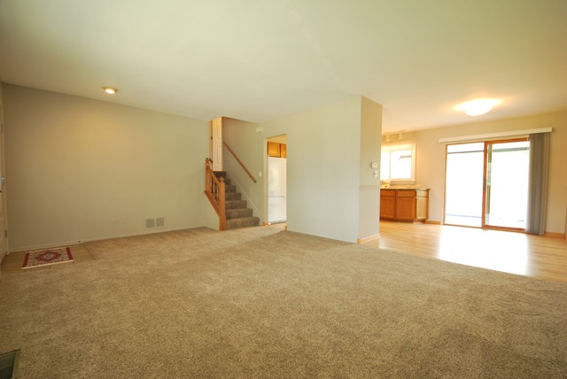 725 Maple Ln, Hoffman Estates, IL 60169 photo 3