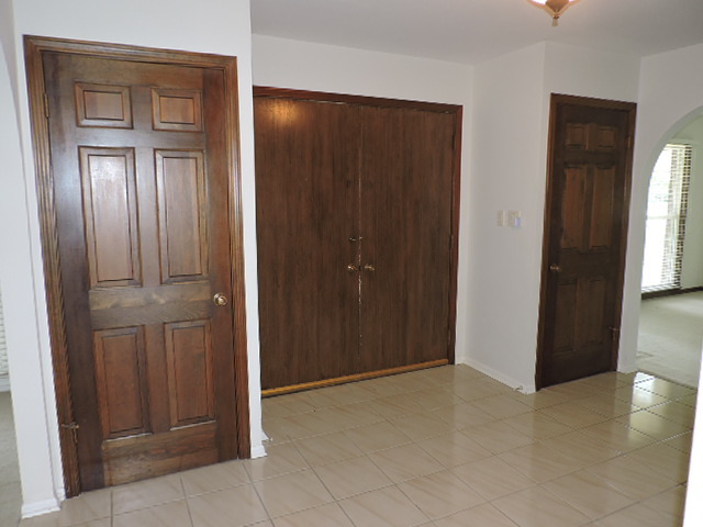 2134 Valley Rd, Northbrook, IL 60062 photo 2