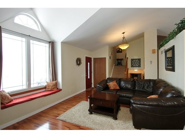 976 Annandale Dr, Elgin, IL 60123 photo 2