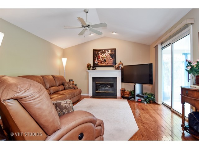 714 Hackberry Ct, Bartlett, IL 60103 photo 8