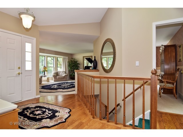 714 Hackberry Ct, Bartlett, IL 60103 photo 2