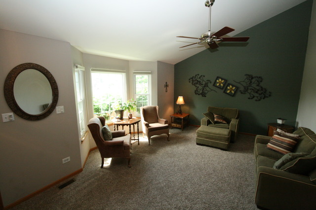 1506 Major Dr, Plainfield, IL 60586 photo 2