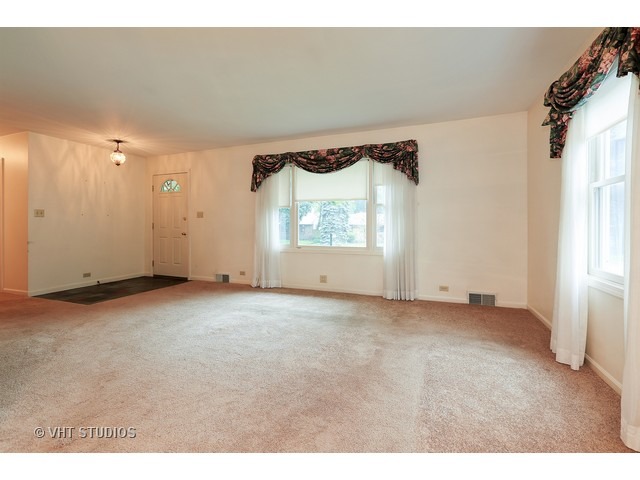 3149 Patton Dr, Des Plaines, IL 60018 photo 1