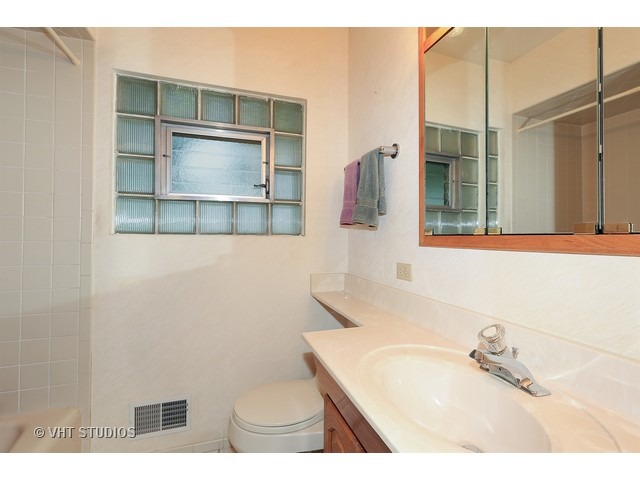 3149 Patton Dr, Des Plaines, IL 60018 photo 8