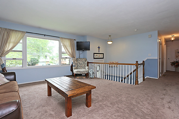 351 E Reader St, Elburn, IL 60119 photo 3