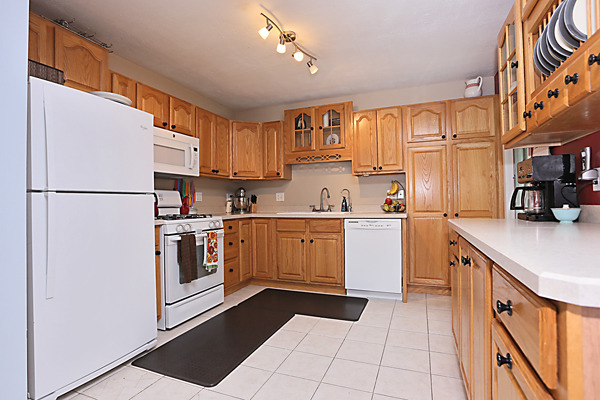 351 E Reader St, Elburn, IL 60119 photo 7