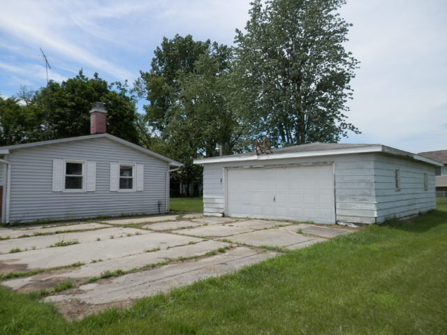 410 S Berta Rd, Coal City, IL 60416 photo 2