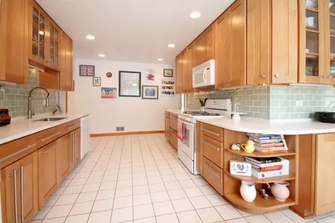 527 Selborne Rd, Riverside, IL 60546 photo 11
