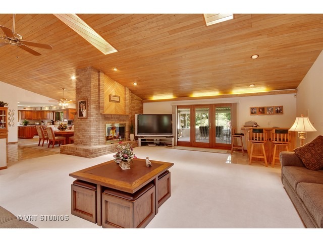 450 67th St, Darien, IL 60561 photo 2