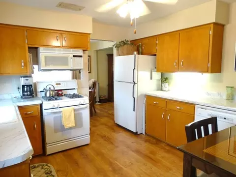561 E 4th St, Lockport, IL 60441 photo 7