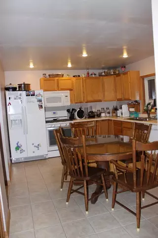 525 Deleon St, Ottawa, IL 61350 photo 3