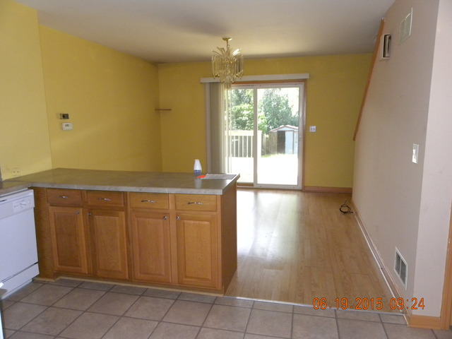 27 W121 Cooley Ave, Winfield, IL 60190 photo 2