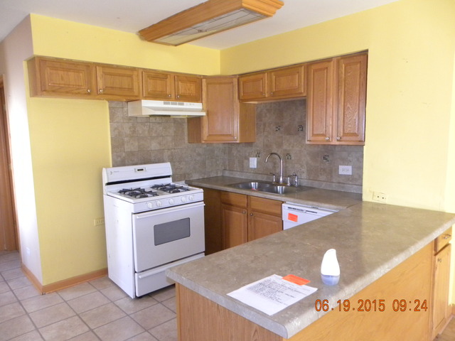 27 W121 Cooley Ave, Winfield, IL 60190 photo 3