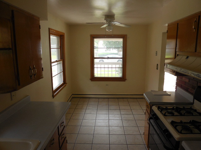 792 Stewart Ave, Elgin, IL 60120 photo 8