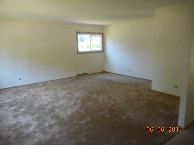 1008 Beverly Dr, Wheeling, IL 60090 photo 2