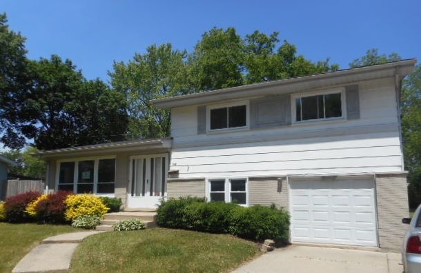 1008 Beverly Dr, Wheeling, IL 60090 photo 1