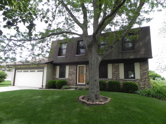 3965 Whispering Trails Dr, Hoffman Estates, IL 60192 photo 1