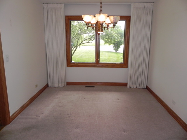 3965 Whispering Trails Dr, Hoffman Estates, IL 60192 photo 6