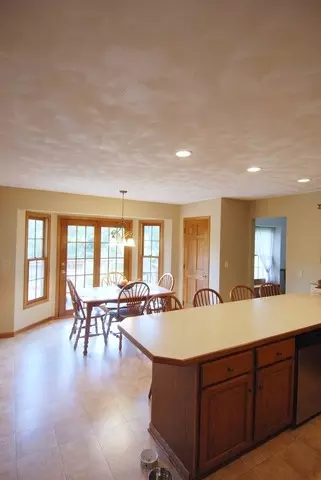 7492 Joy Ln, Roscoe, IL 61073 photo 5