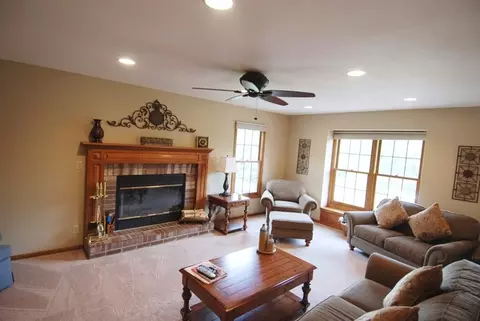 7492 Joy Ln, Roscoe, IL 61073 photo 6