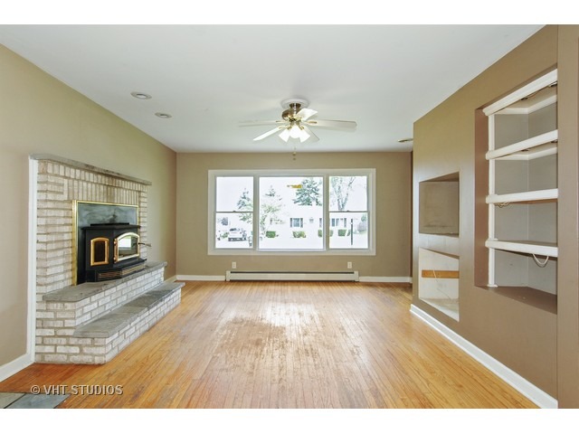3609 Anne St, Mchenry, IL 60050 photo 2