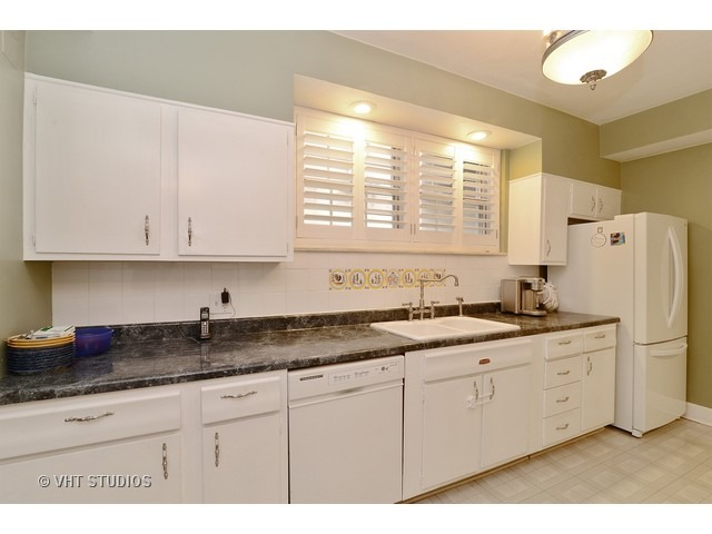 210 E Pearson St #13c, Chicago, IL 60611 photo 4