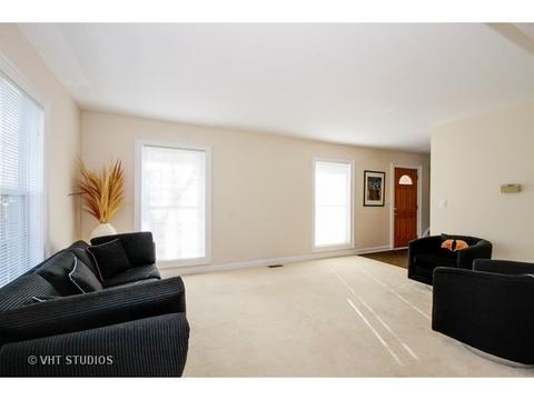 251 Pebblestone Rd, Naperville, IL 60565 photo 2