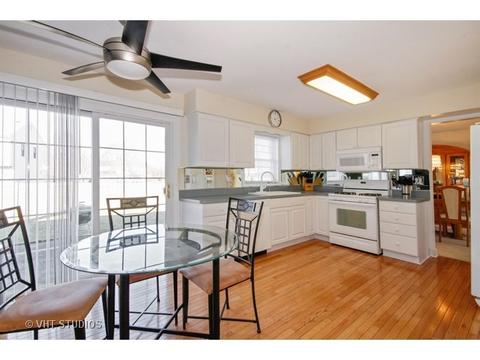 251 Pebblestone Rd, Naperville, IL 60565 photo 3