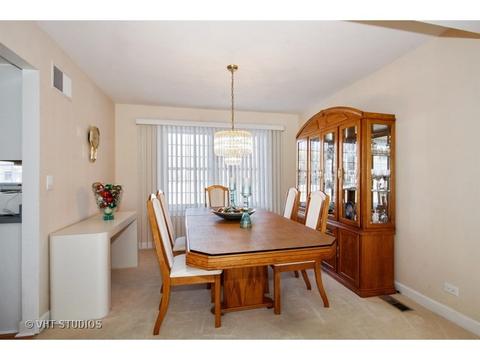 251 Pebblestone Rd, Naperville, IL 60565 photo 4