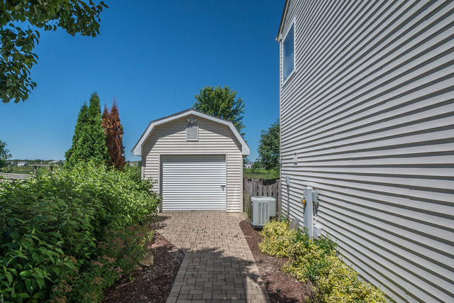 595 Suncrest Dr, Aurora, IL 60506 photo 23