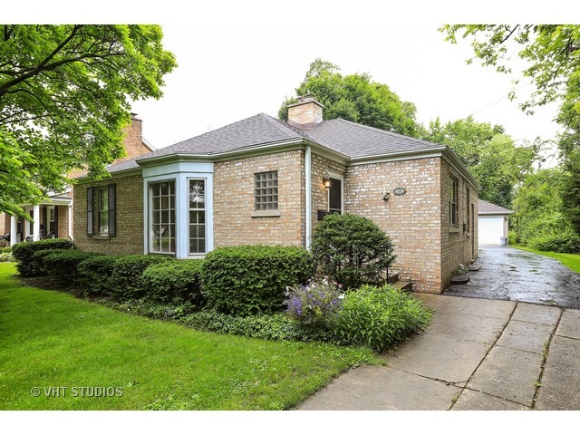 125 E Crescent Ave, Elmhurst, IL 60126 photo 1
