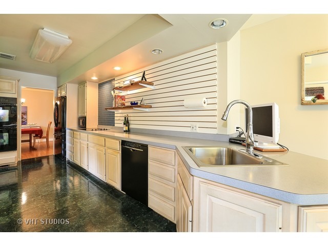 125 E Crescent Ave, Elmhurst, IL 60126 photo 3
