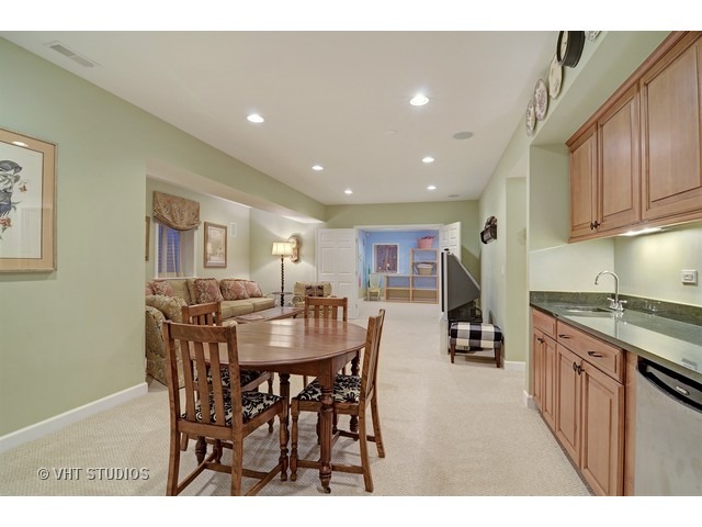 730 Becker Rd, Glenview, IL 60025 photo 12