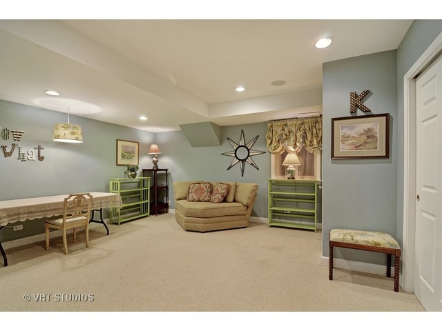 730 Becker Rd, Glenview, IL 60025 photo 11