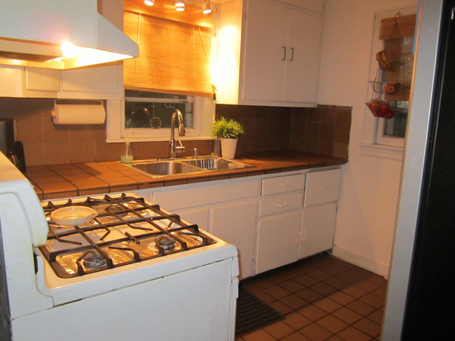 658 Columbia Ave, Elgin, IL 60120 photo 3