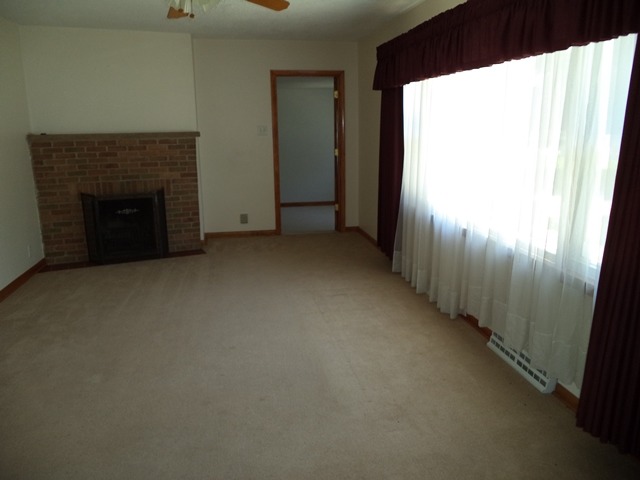 216 E Philmar St, Dwight, IL 60420 photo 2