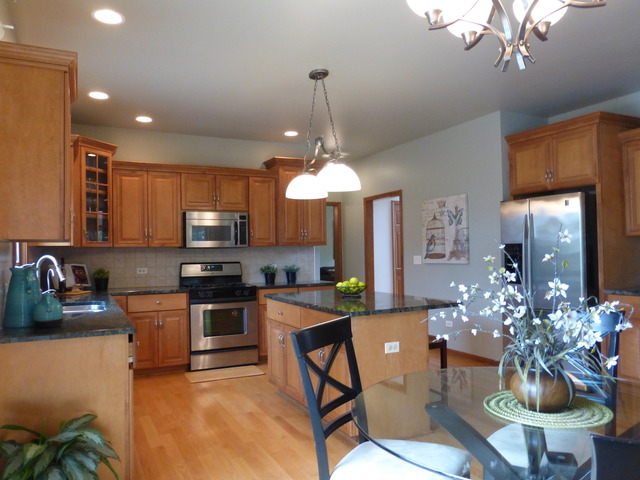 711 Crestview Dr, Bolingbrook, IL 60440 photo 3