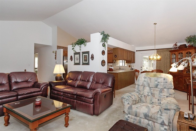 1900 Golf View Dr, Bartlett, IL 60103 photo 5