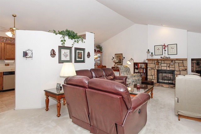 1900 Golf View Dr, Bartlett, IL 60103 photo 3
