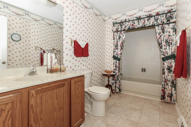 1900 Golf View Dr, Bartlett, IL 60103 photo 17